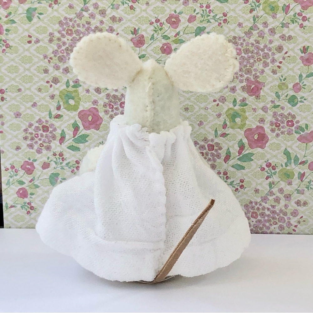 Seaglass beach felt mouse art doll hand-sewn cottage coast seaside collector - Picture 5 of 9